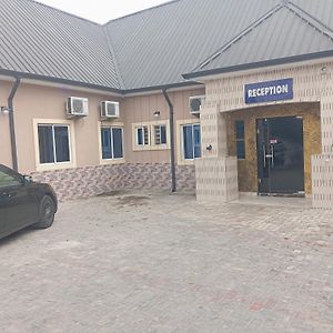 Charles Groove Hotel & Suit